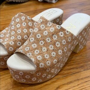 Floral Tan Women's Platform Shoes